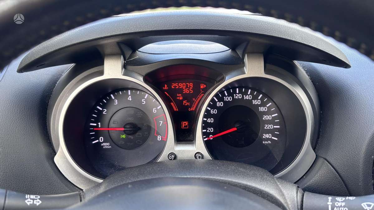 Nissan Juke 2011 — photo 12