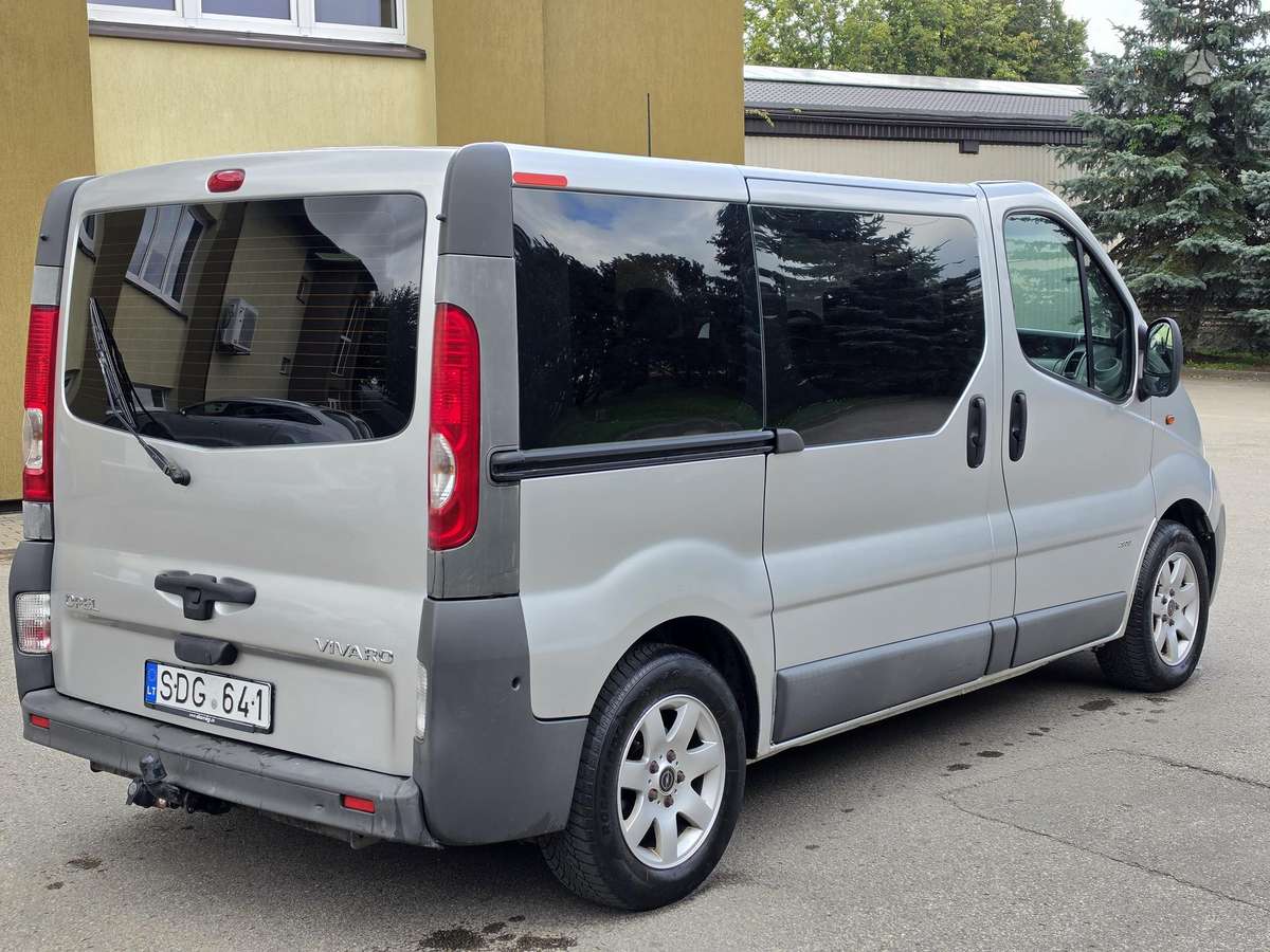 Opel Vivaro 2009 — двигун 2464 cm³, 145 HP (107kW)