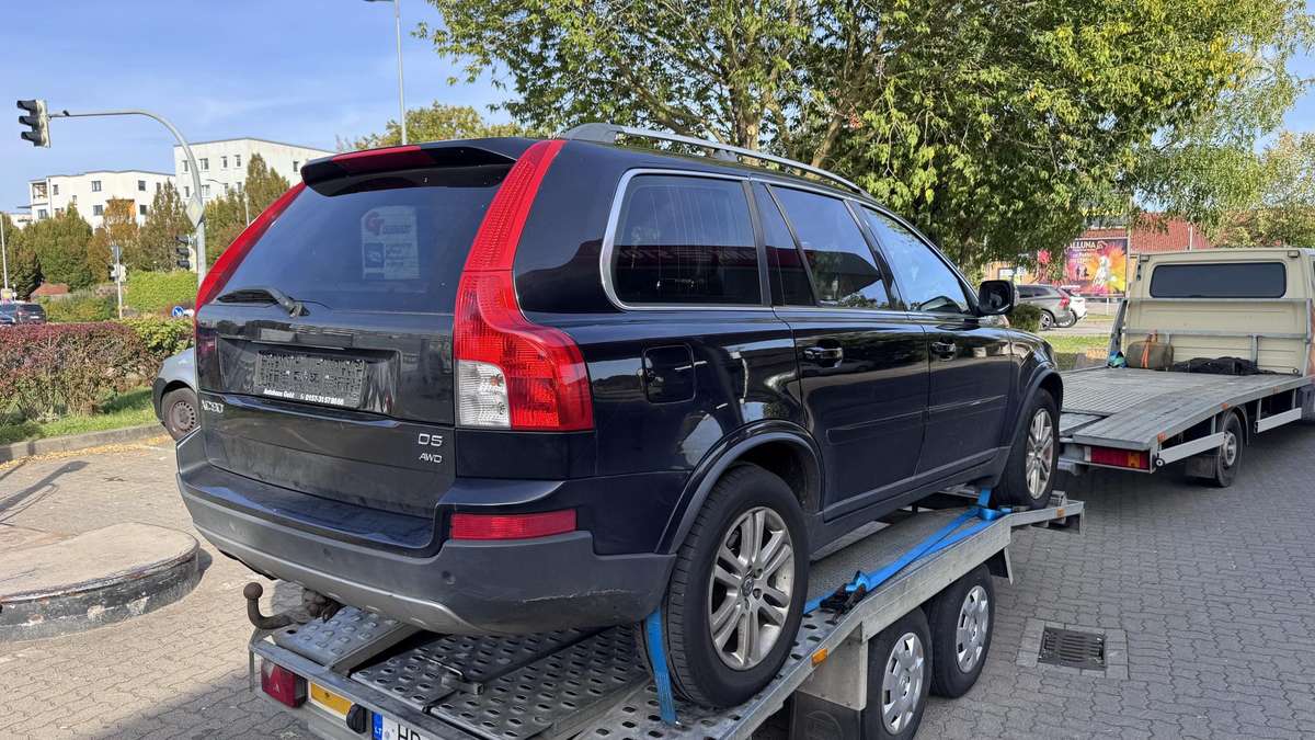 Volvo XC90 2010 — rear view