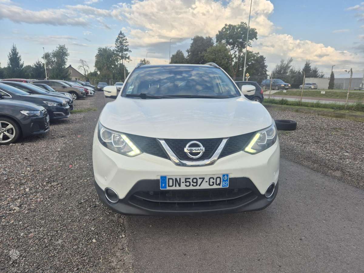 Nissan Qashqai 2015 — rear view