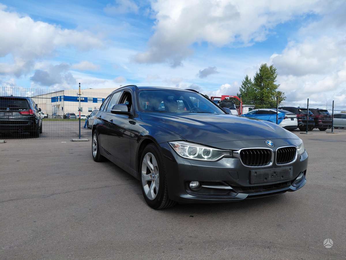 BMW 320 2013 — rear view