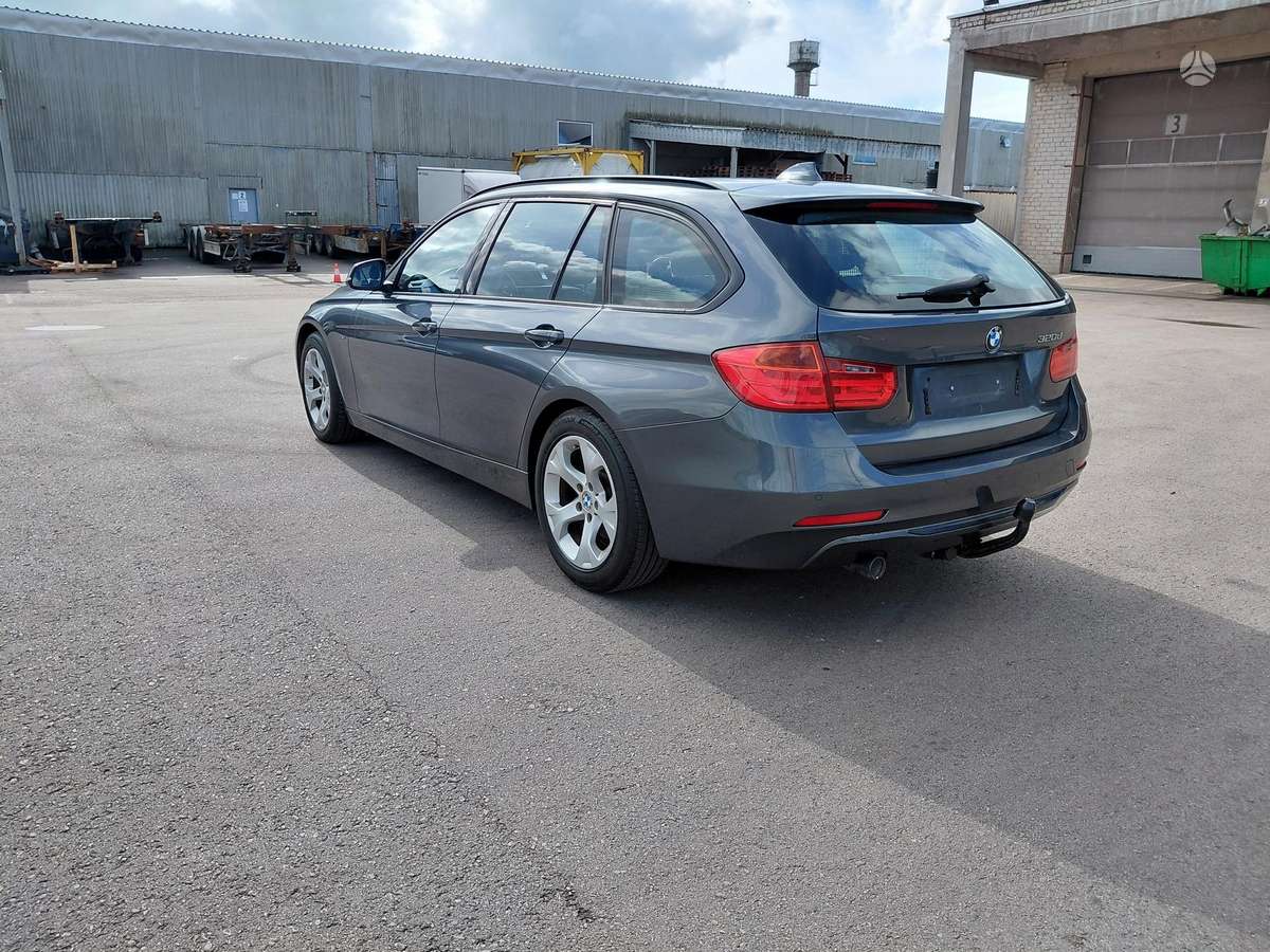 BMW 320 2013 — interior