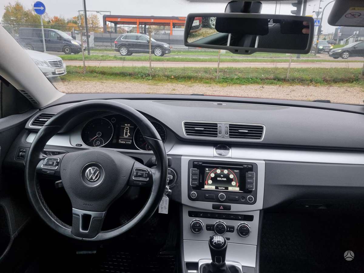 Volkswagen Passat 2012 — photo 7