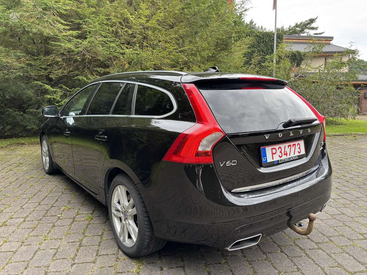 Volvo V60 2013 — салон