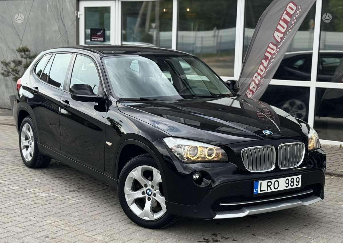BMW X1 2011 — rear view