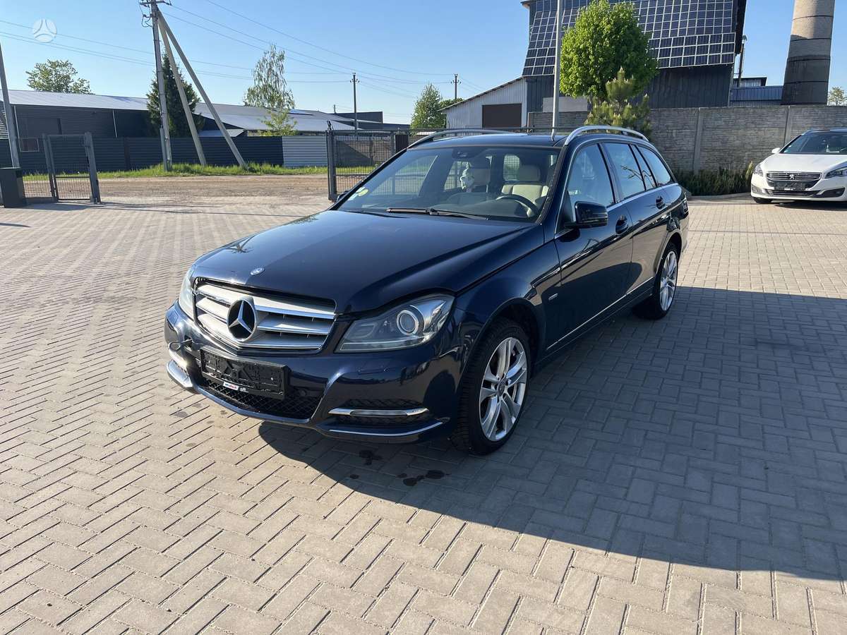 Mercedes-Benz C250 2011 — photo 10