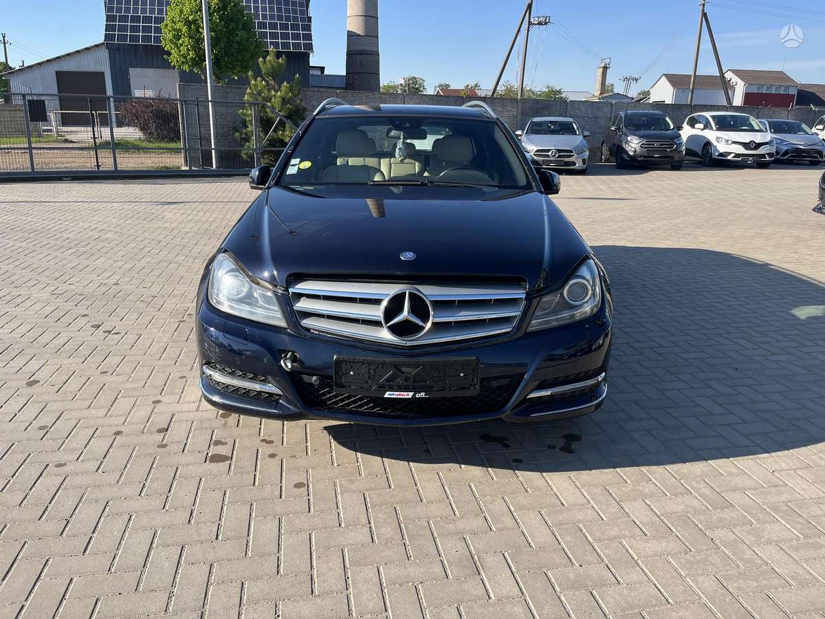 Mercedes-Benz C250 2011 — photo 11