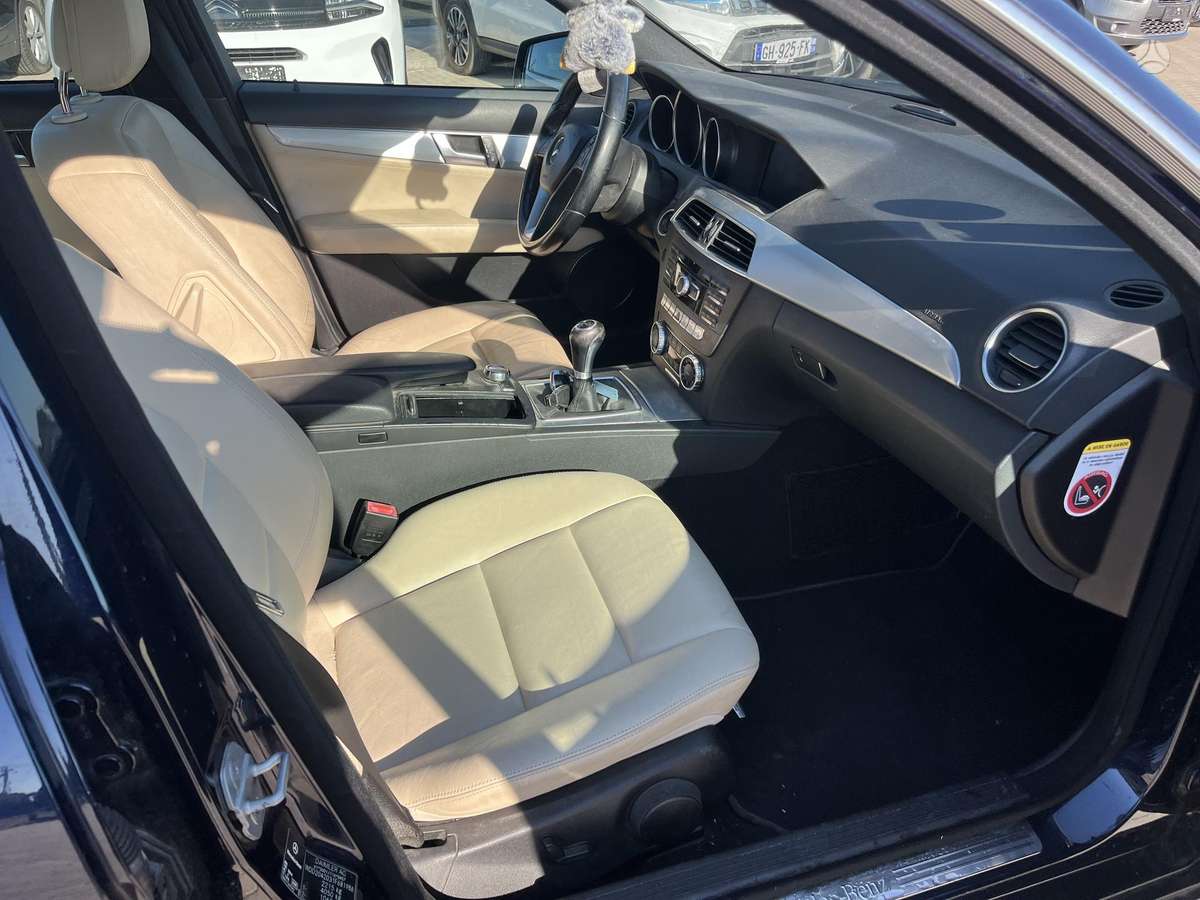 Mercedes-Benz C250 2011 — photo 13
