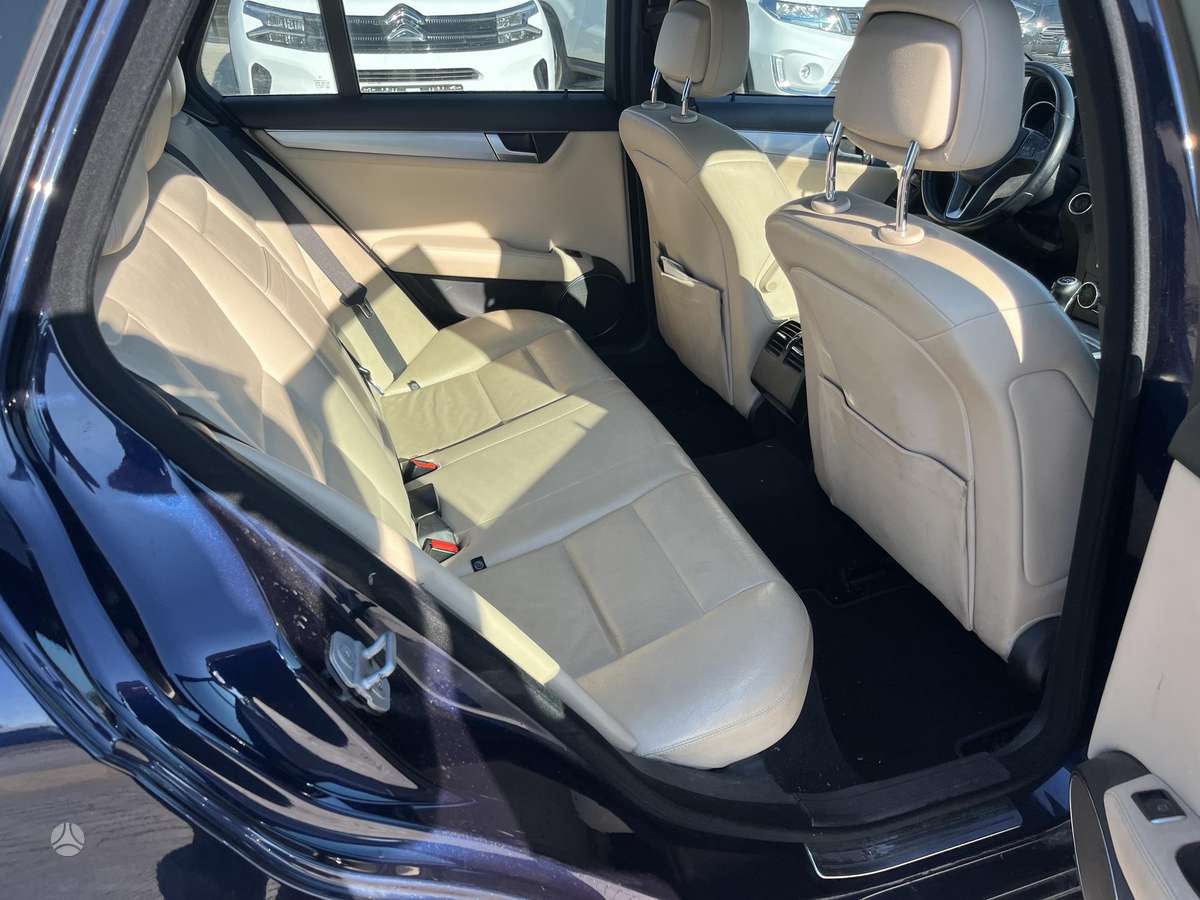 Mercedes-Benz C250 2011 — photo 14