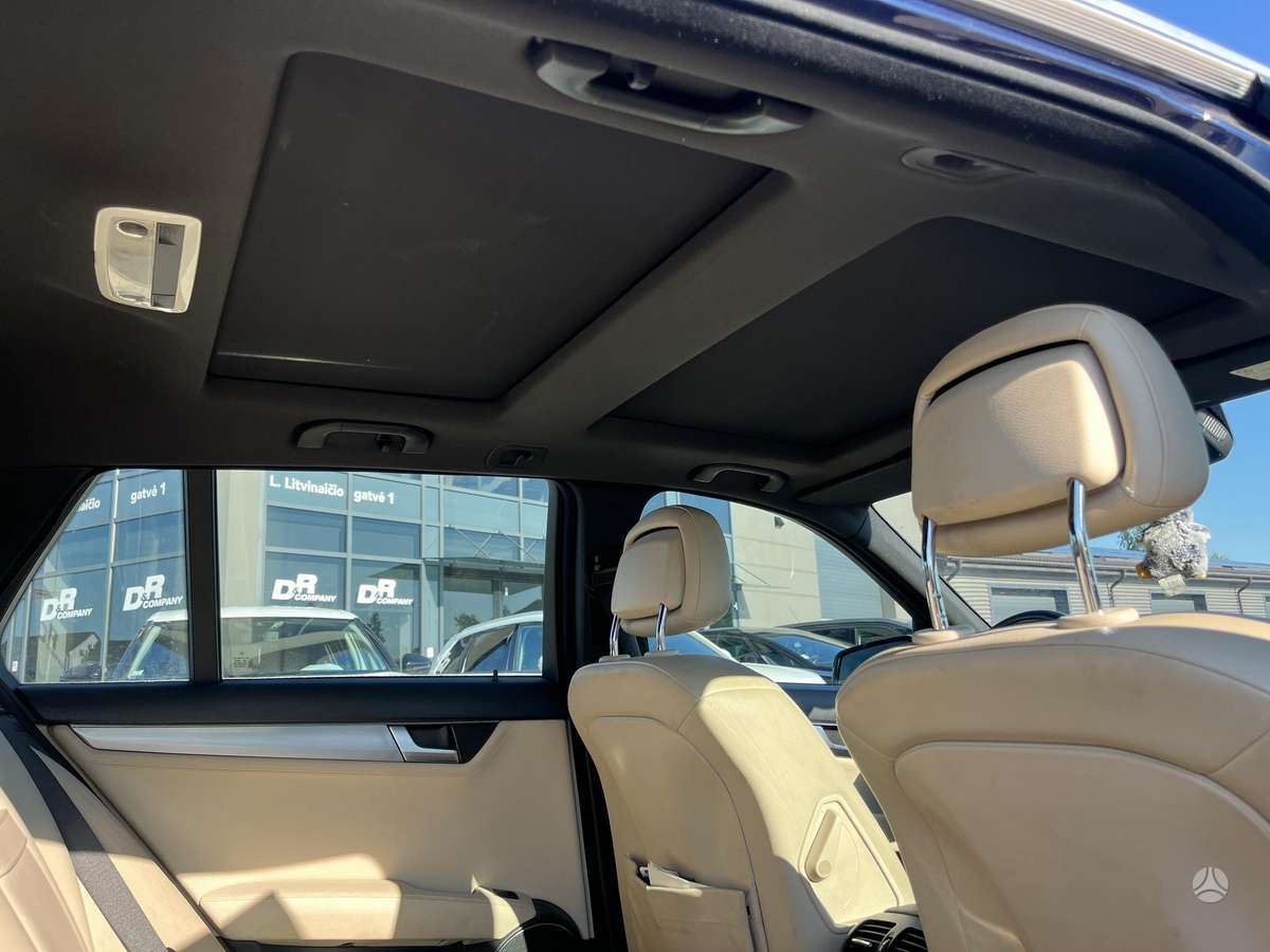 Mercedes-Benz C250 2011 — photo 15