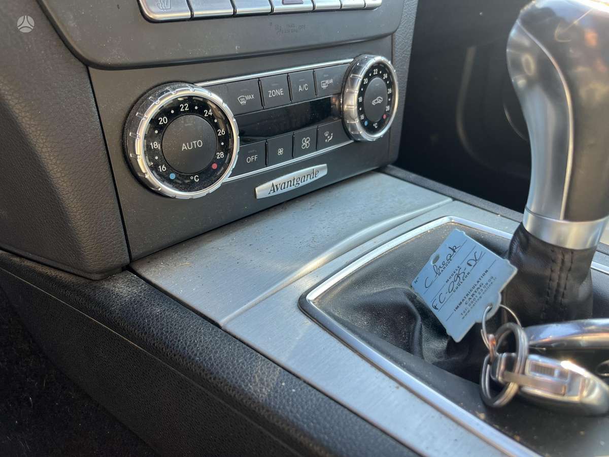 Mercedes-Benz C250 2011 — photo 22