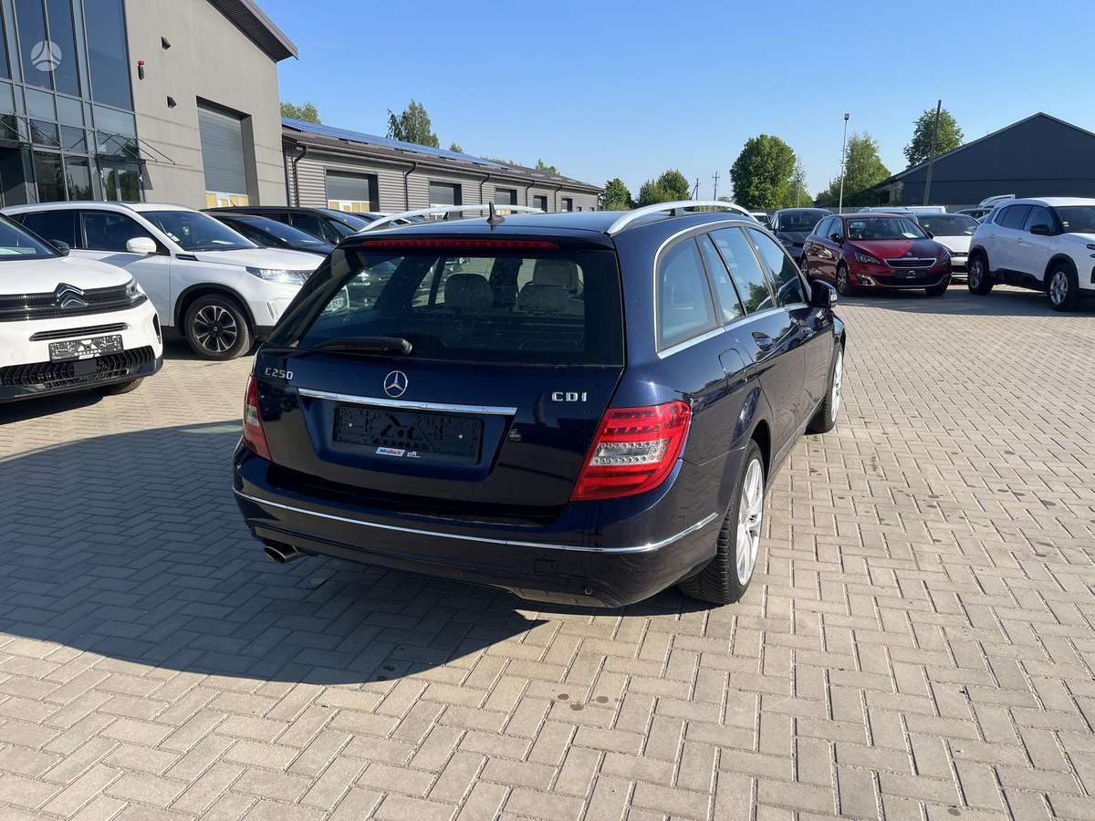 Mercedes-Benz C250 2011 — photo 5