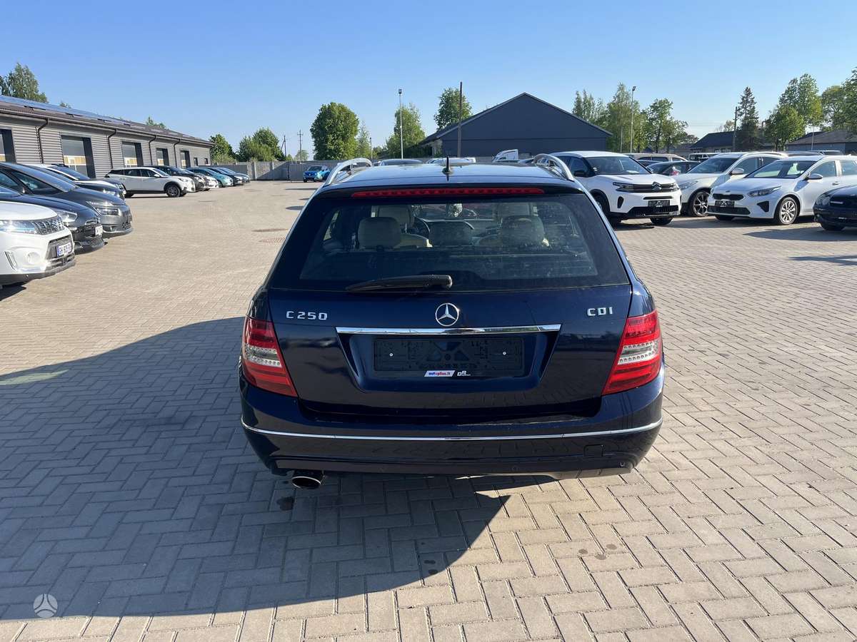 Mercedes-Benz C250 2011 — photo 6