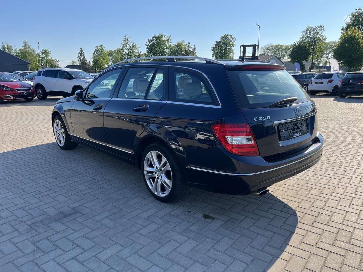 Mercedes-Benz C250 2011 — photo 7