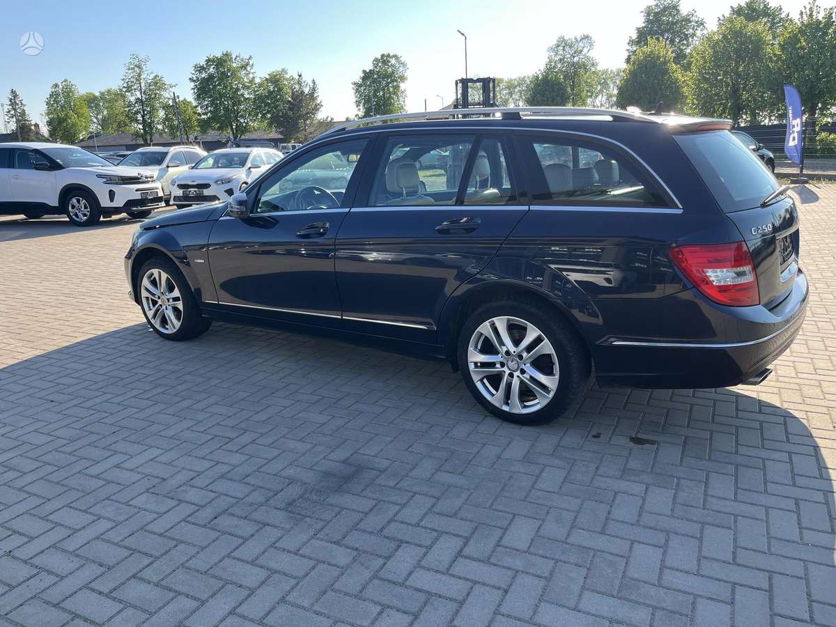 Mercedes-Benz C250 2011 — photo 8