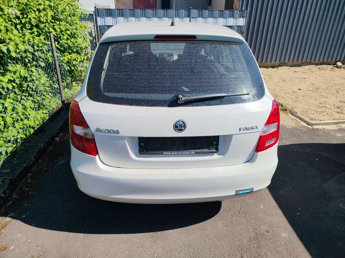 Skoda Fabia 2014 — салон