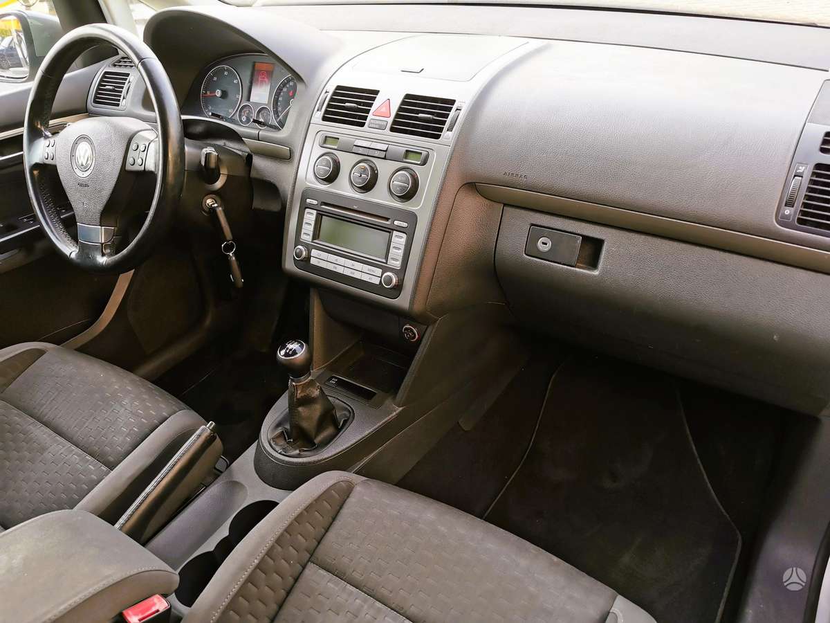 Volkswagen Touran 2008 — photo 17