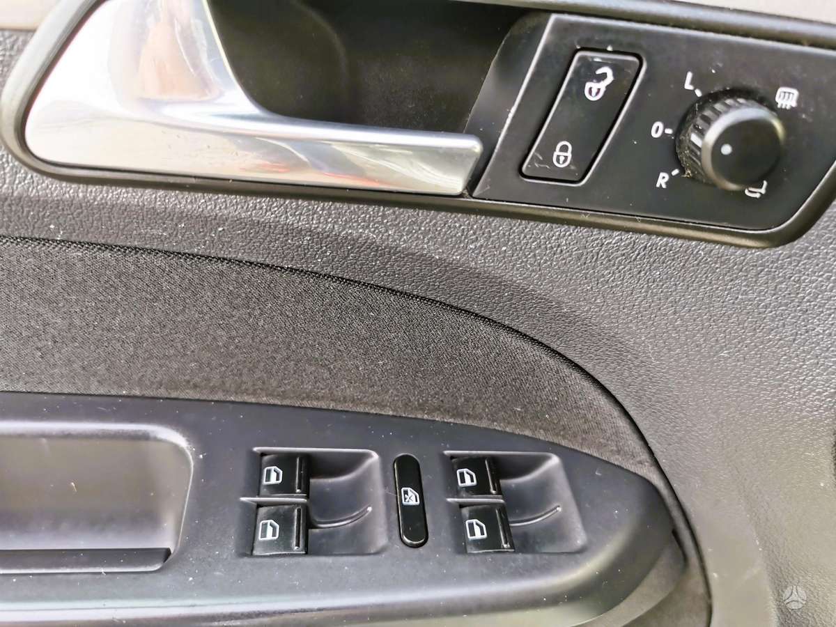Volkswagen Touran 2008 — photo 18