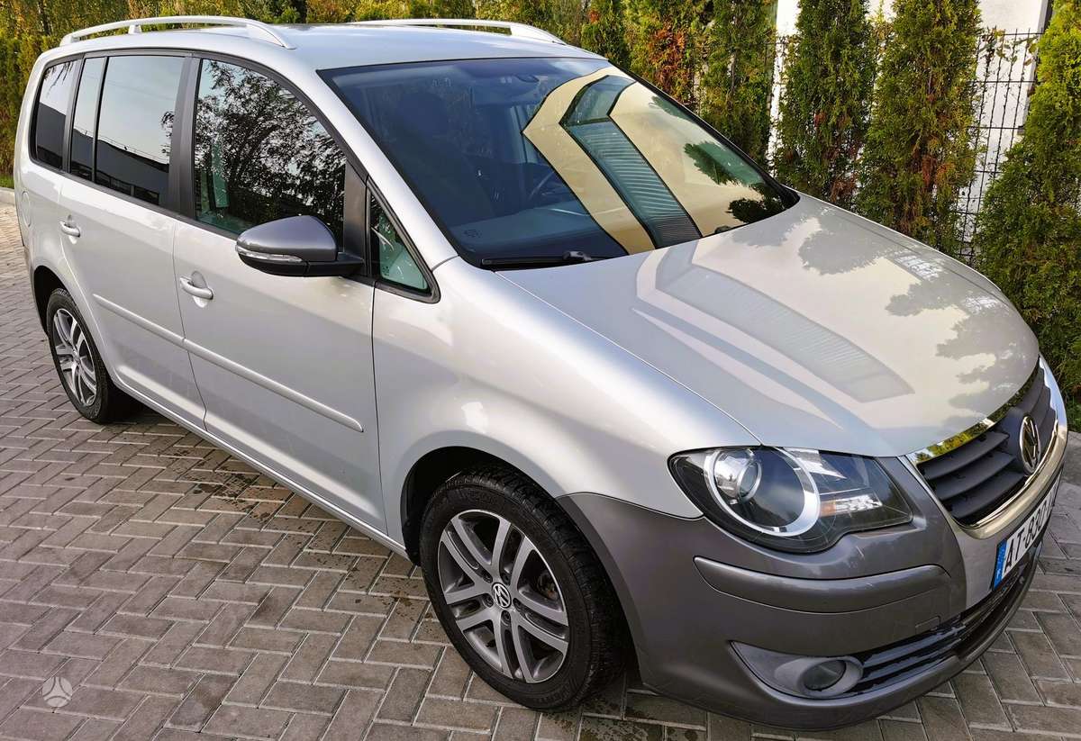 Volkswagen Touran 2008 — interior