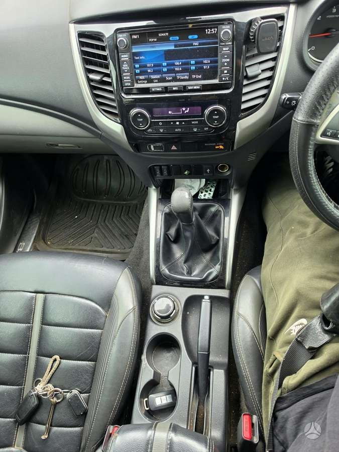 Mitsubishi L200 2015 — фото 16
