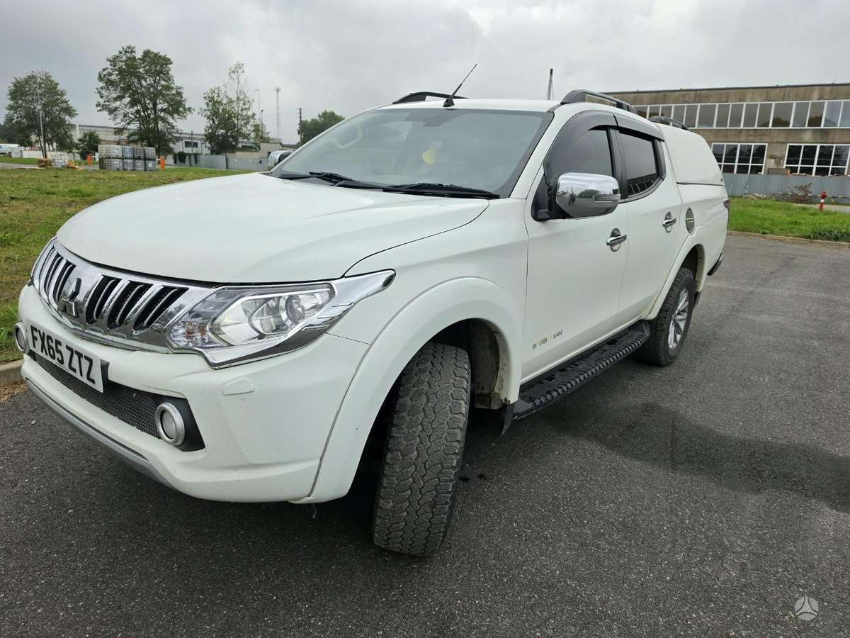 Mitsubishi L200 2015 — двигун