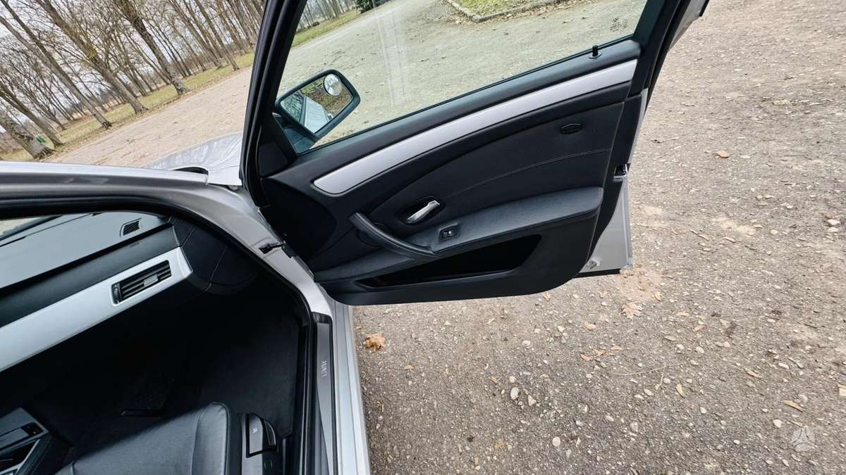 BMW 530 2009 — photo 18