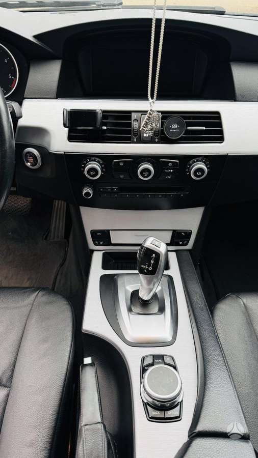 BMW 530 2009 — photo 24