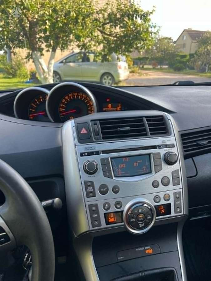 Toyota Verso 2010 — photo 11