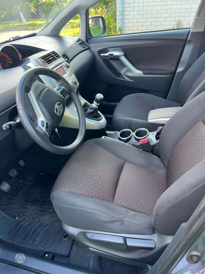 Toyota Verso 2010 — photo 12
