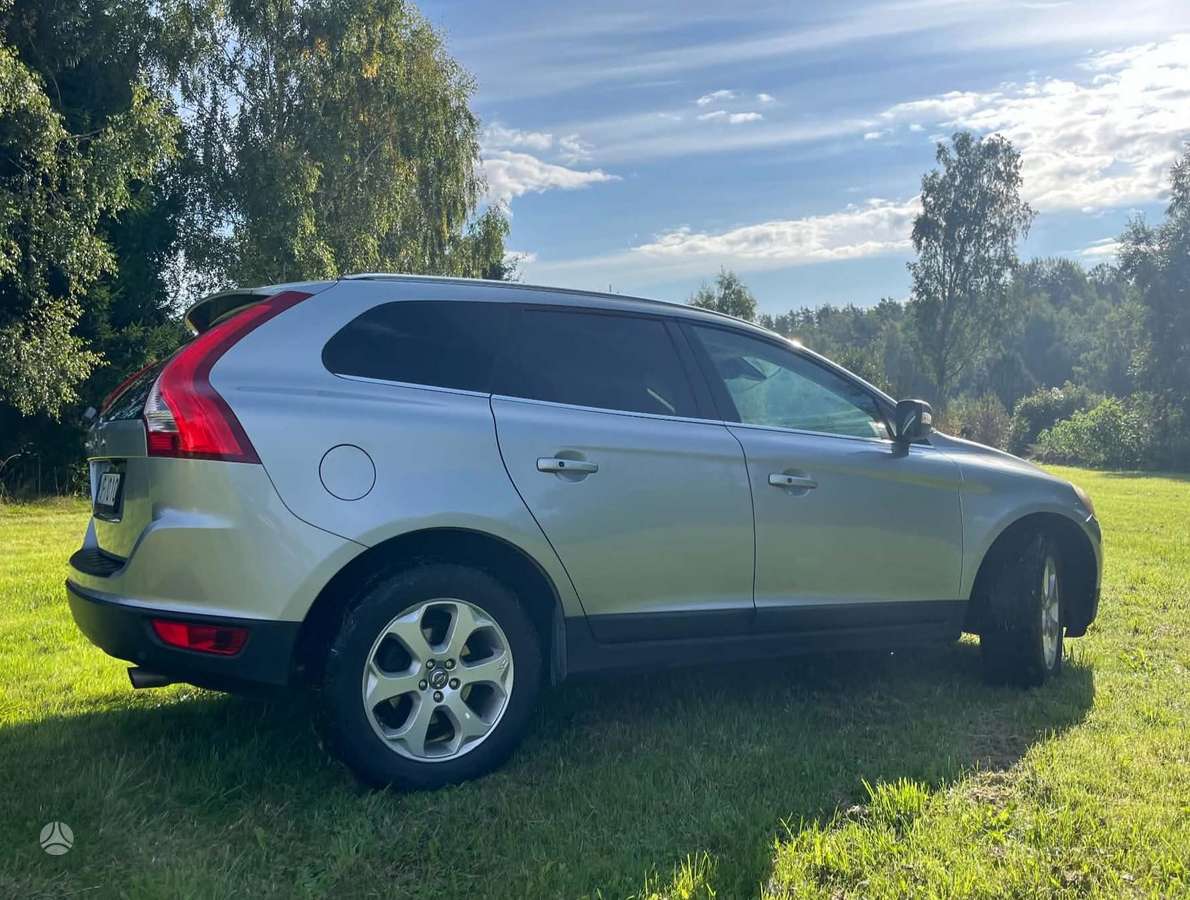 Volvo XC60 2011 — interior