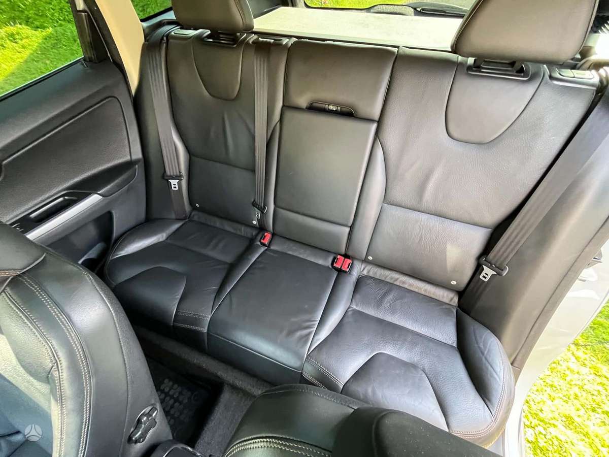 Volvo XC60 2011 — photo 7