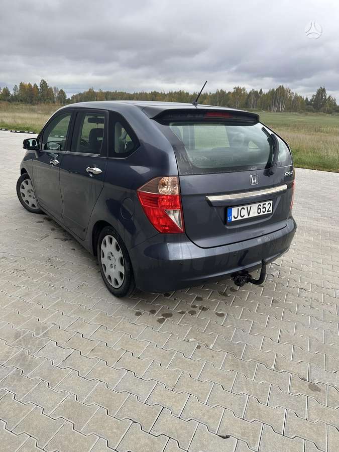 Honda FR-V 2008 — rear view