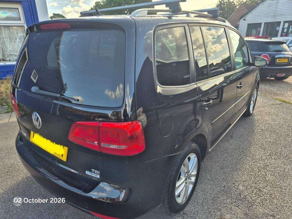 Volkswagen Touran 2014 — interior