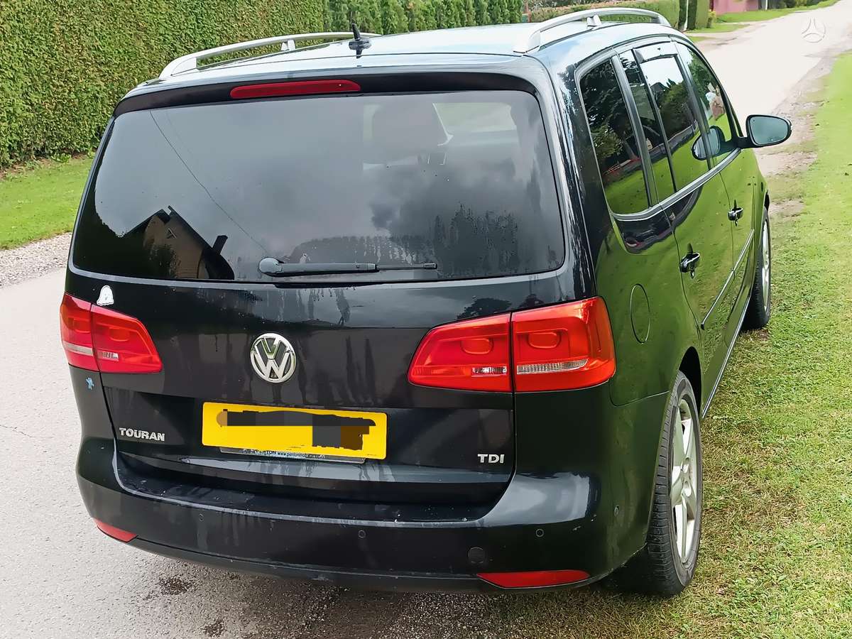 Volkswagen Touran 2014 — interior
