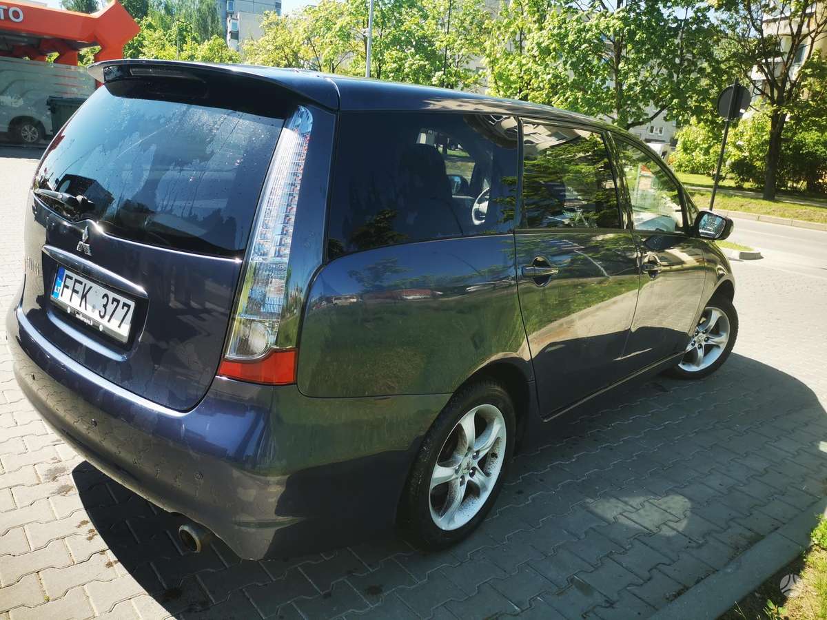 Mitsubishi Grandis 2005 — photo 11