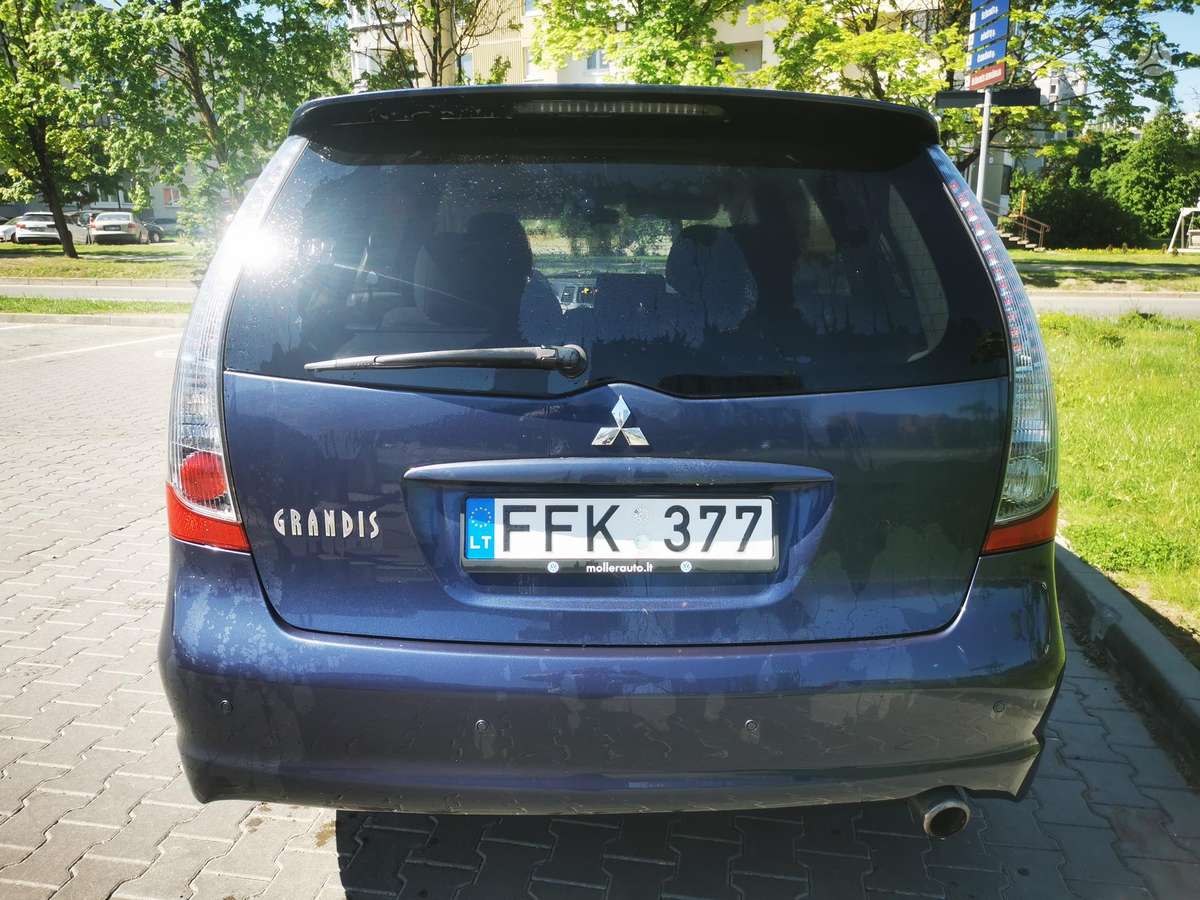 Mitsubishi Grandis 2005 — photo 12