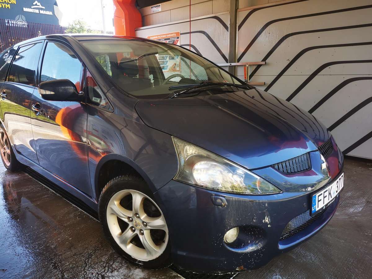 Mitsubishi Grandis 2005 — photo 15