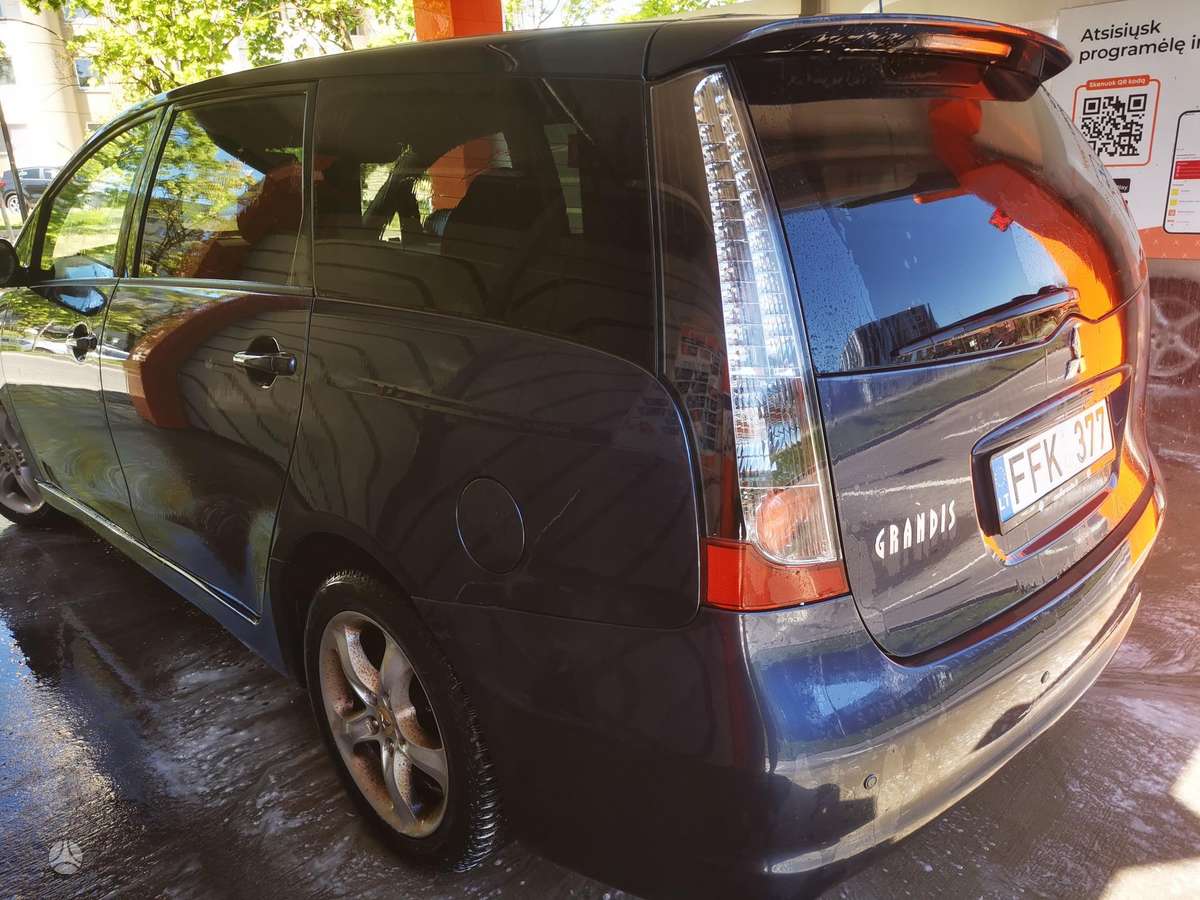 Mitsubishi Grandis 2005 — photo 16