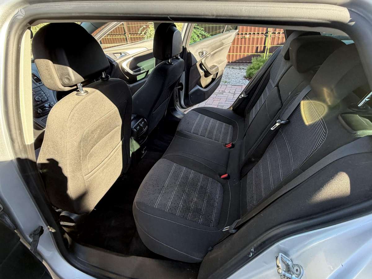 Opel Insignia 2010 — photo 10