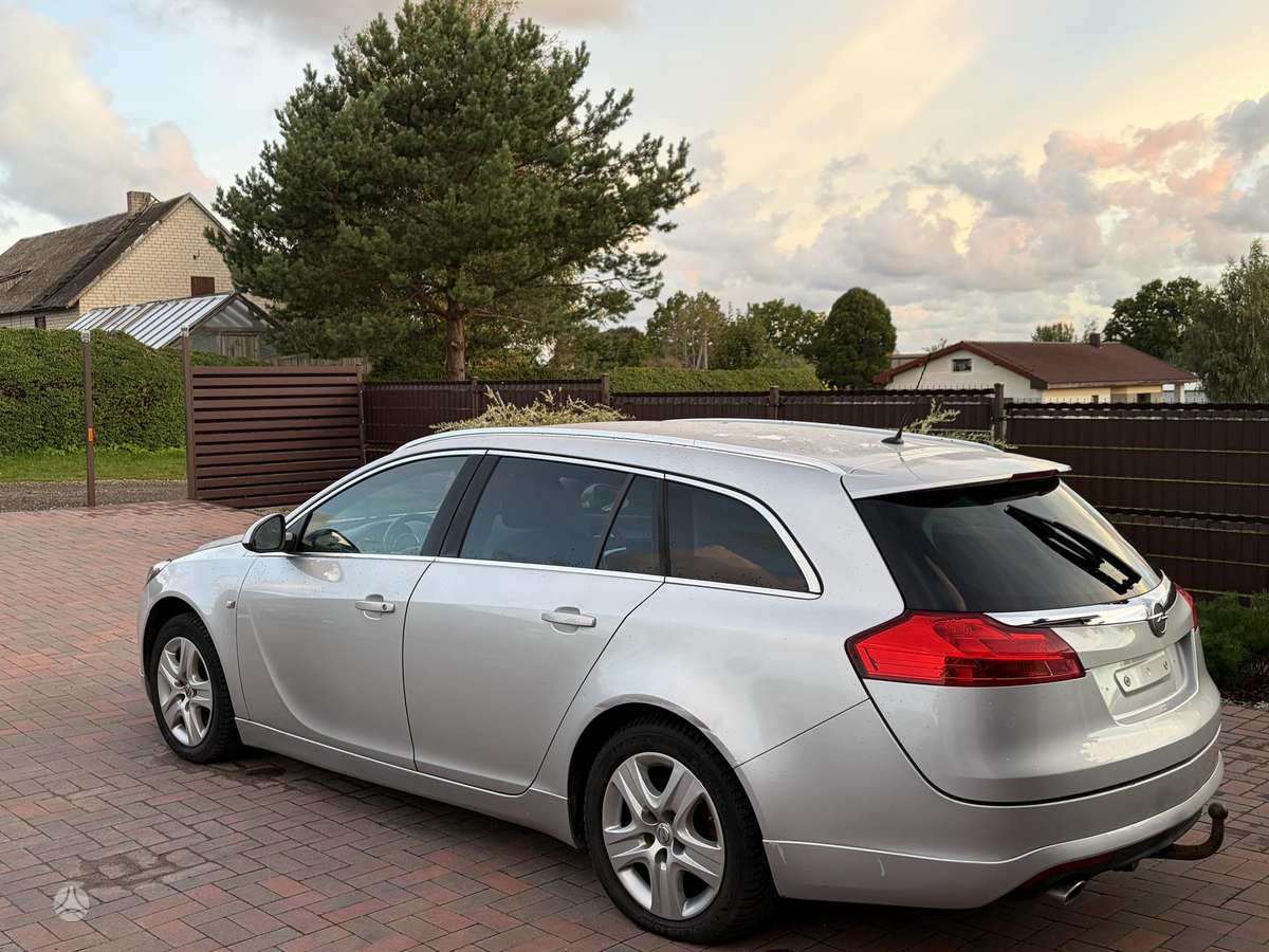 Opel Insignia 2010 — photo 13