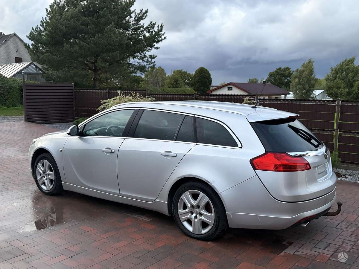 Opel Insignia 2010 — photo 14