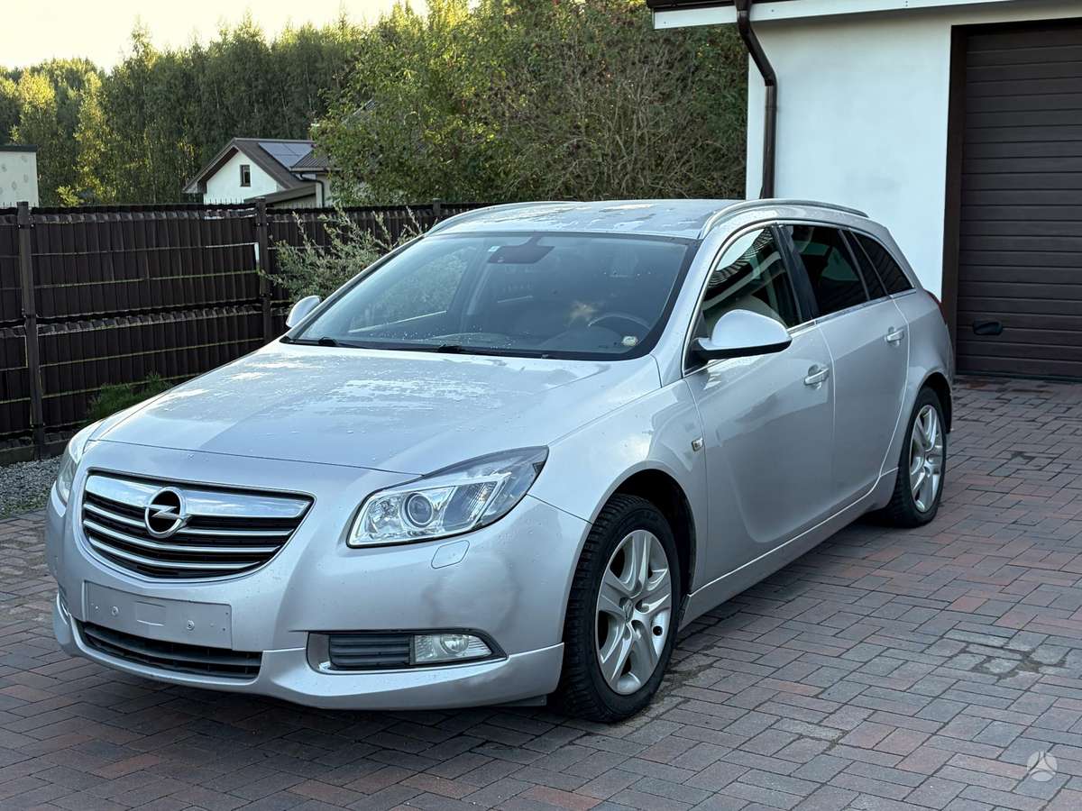 Opel Insignia 2010 — interior