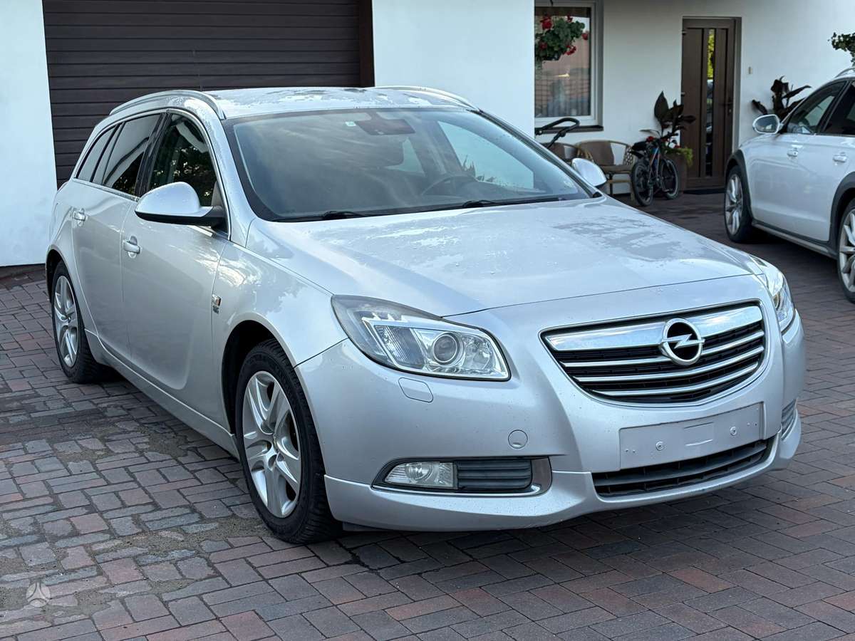 Opel Insignia 2010 — engine 1956 cm³, 131 HP (96kW)