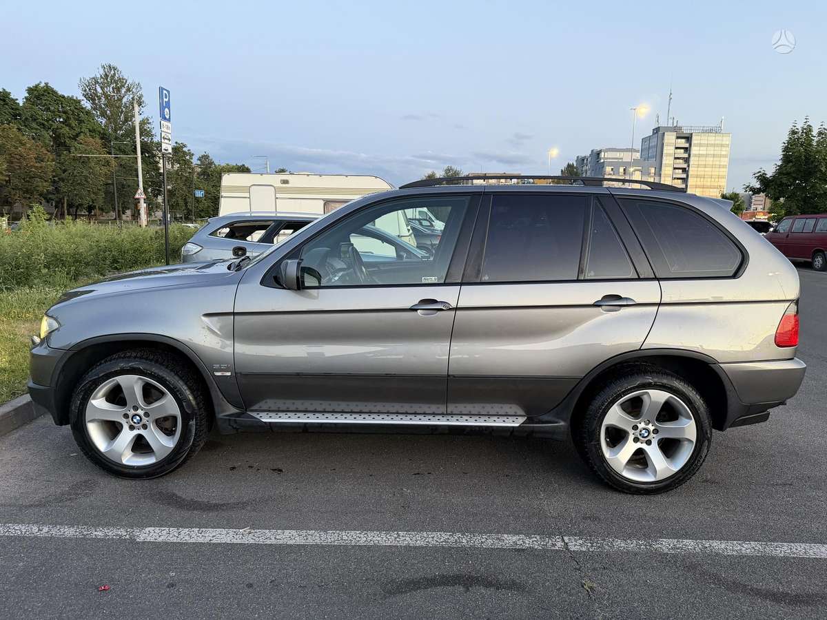 BMW X5 2004 — салон