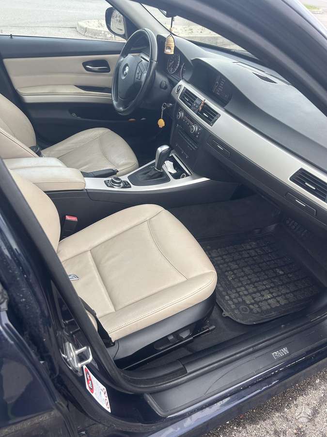 BMW 320 2009 — photo 8