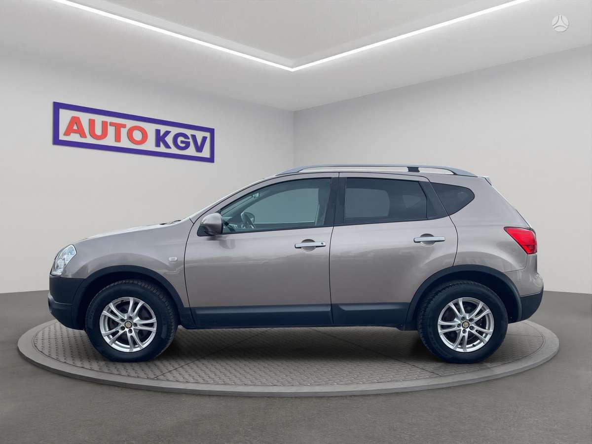 Nissan Qashqai 2010 — rear view