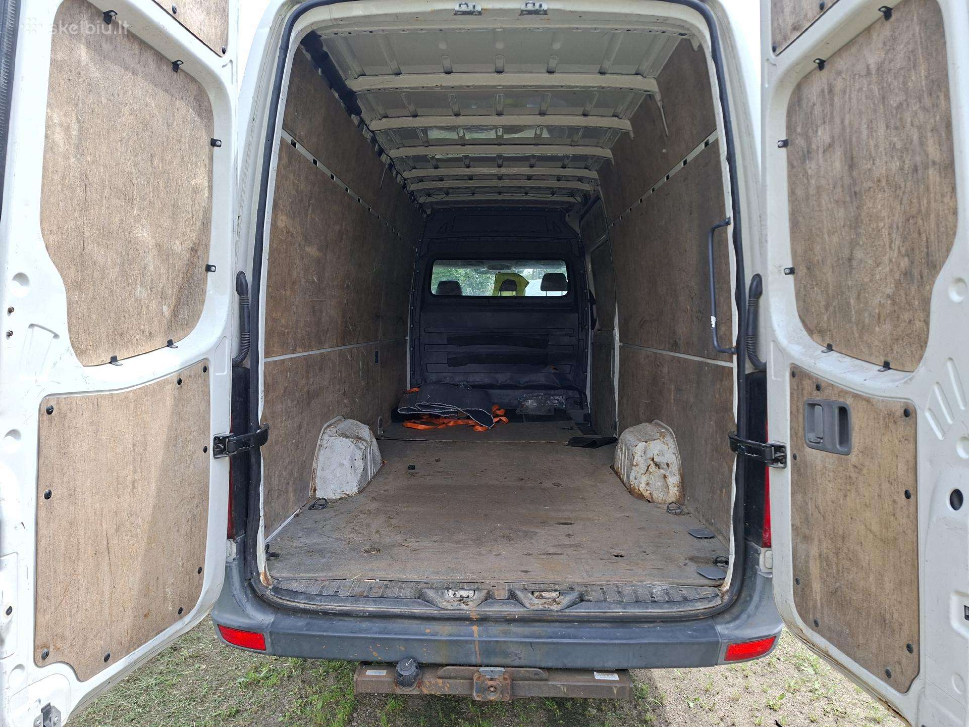 Volkswagen Crafter 2010 — rear view