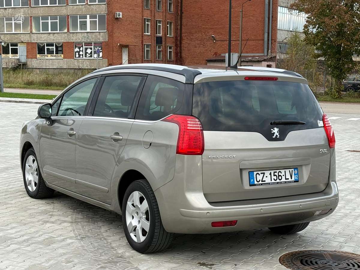 Peugeot 5008 2013 — двигун 1560 cm³, 111 HP (82kW)