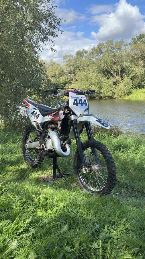 Husqvarna CR 2008 — rear view