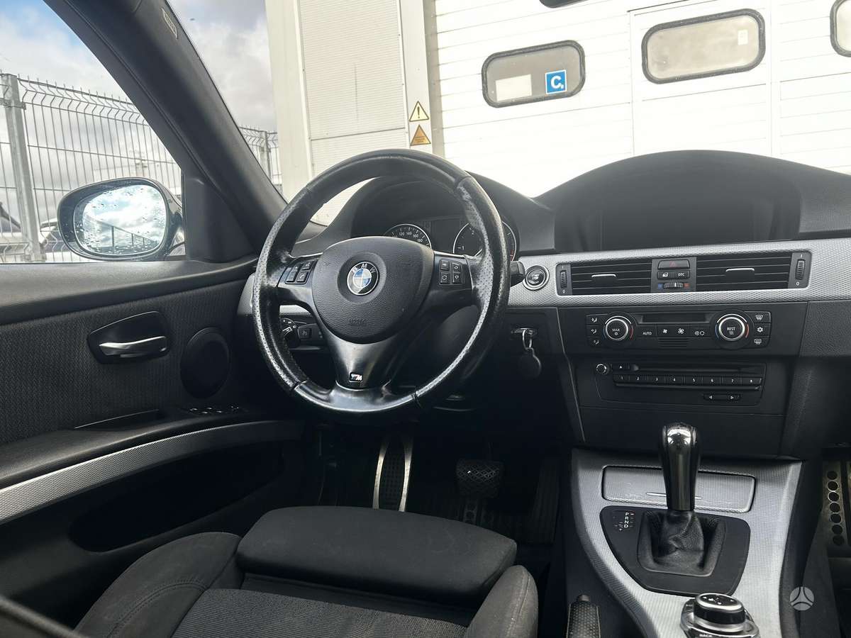 BMW 325 2008 — photo 9
